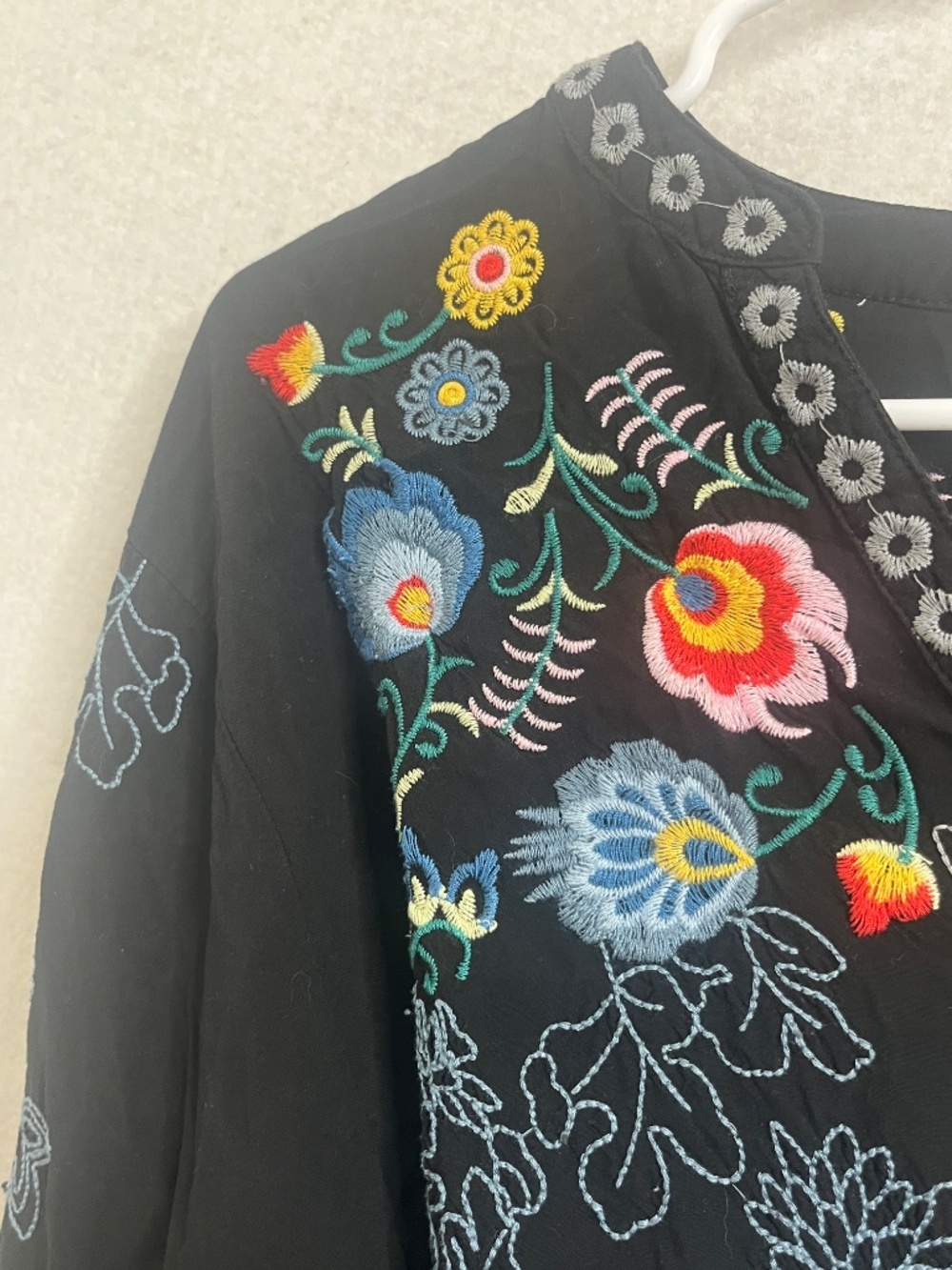 St. Lareina Black Embroidered Floral Boho Blouse Tunic Size XXL - Picture 4 of 7
